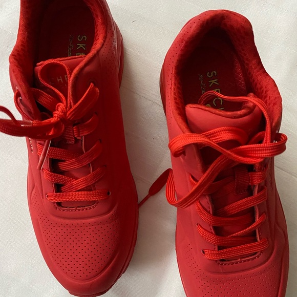 Skechers  SIZE 7
Womens Uno - Stand on Air Sneaker - Picture 3 of 4